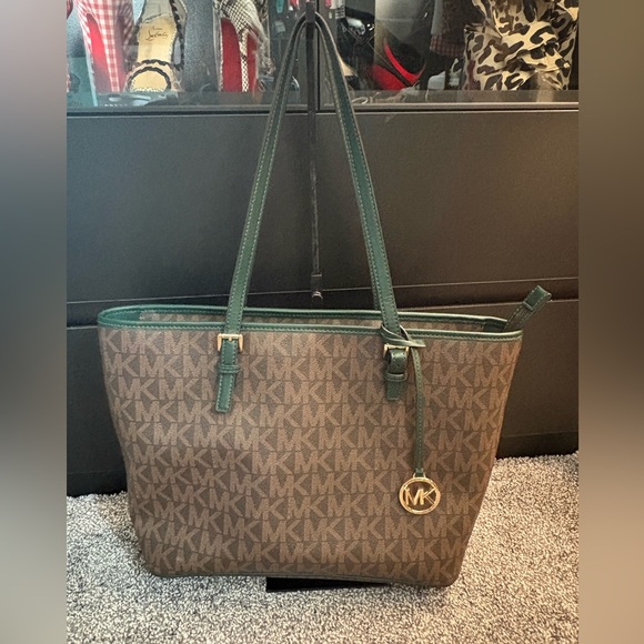 Michael Kors Jet Set Charm TZ Tote - Picture 1 of 9